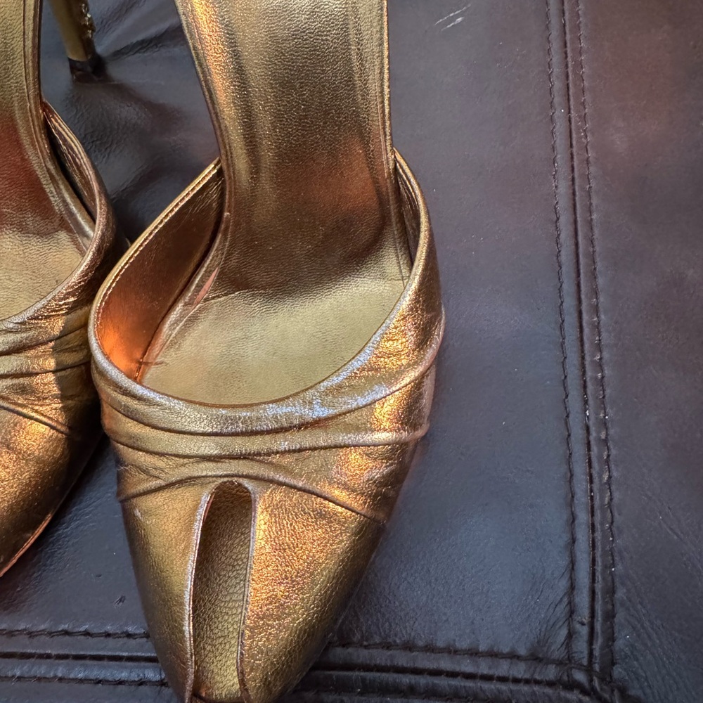 AUTH Gucci Metalic Gold Marmont 
Size EU 37.5/ US 7.5 - Picture 13 of 14